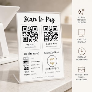 Può includere: Un supporto per insegne in acrilico trasparente che mostra una scheda informativa di pagamento bianca con il testo Scan to Pay, due codici QR per Venmo e Cash App, un elenco di metodi di pagamento accettati, uno spazio per un logo e icone social.