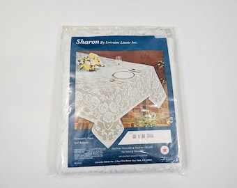 Vintage tafelkleed ovaal 60 x 84 wit bloemenkant New Sharon by Lorraine Linens