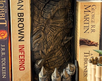 Angolo lettura a tema drago / Decorazione per libreria fantasy / Regalo per amanti della lettura / Disponibile anche in versione dipinta a mano e completamente nera
