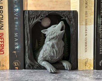 Wolf Book Nook Insert Moonlight Fantasy Forest Black Grey Howling Wolf Diorama Wolf Gift for Book Lovers Moonlit Werewolf Decor Bookish Gift