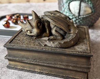DnD Dice Box Dragon Dice Storage Box with Lid Fantasy RPG Accessory Hand-Finished Sleeping Dragon DnD Gift Dungeon Master Gift