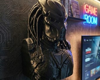 3D Printed Predator Sculpture: Sci-Fi Wall Decor