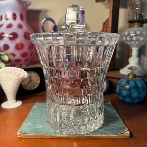 Stunning Vintage Unmarked Crystal Glass Cookie Biscuit Jar Canister