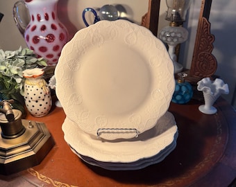 Amazing Pioneer Woman White Linen Cowgirl Lace Dinner Plates 11” Diameter White Cotrage Core Farmhouse Country Living  Lot of 4