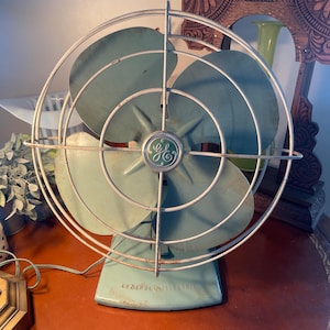 WORKING MCM Vintage GE General Electric Oscillating Aqua Turquoise Blue Fan