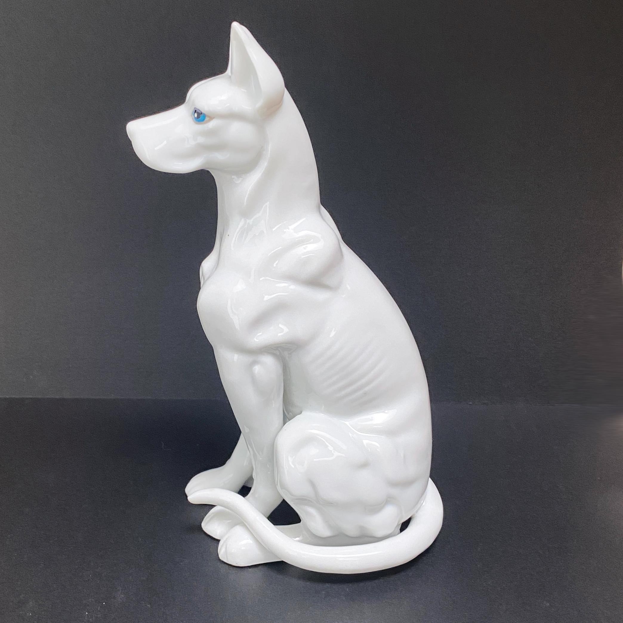 ヴィンテージ白磁製グレート・デーン犬の置物 - 高さ7インチ - 1980