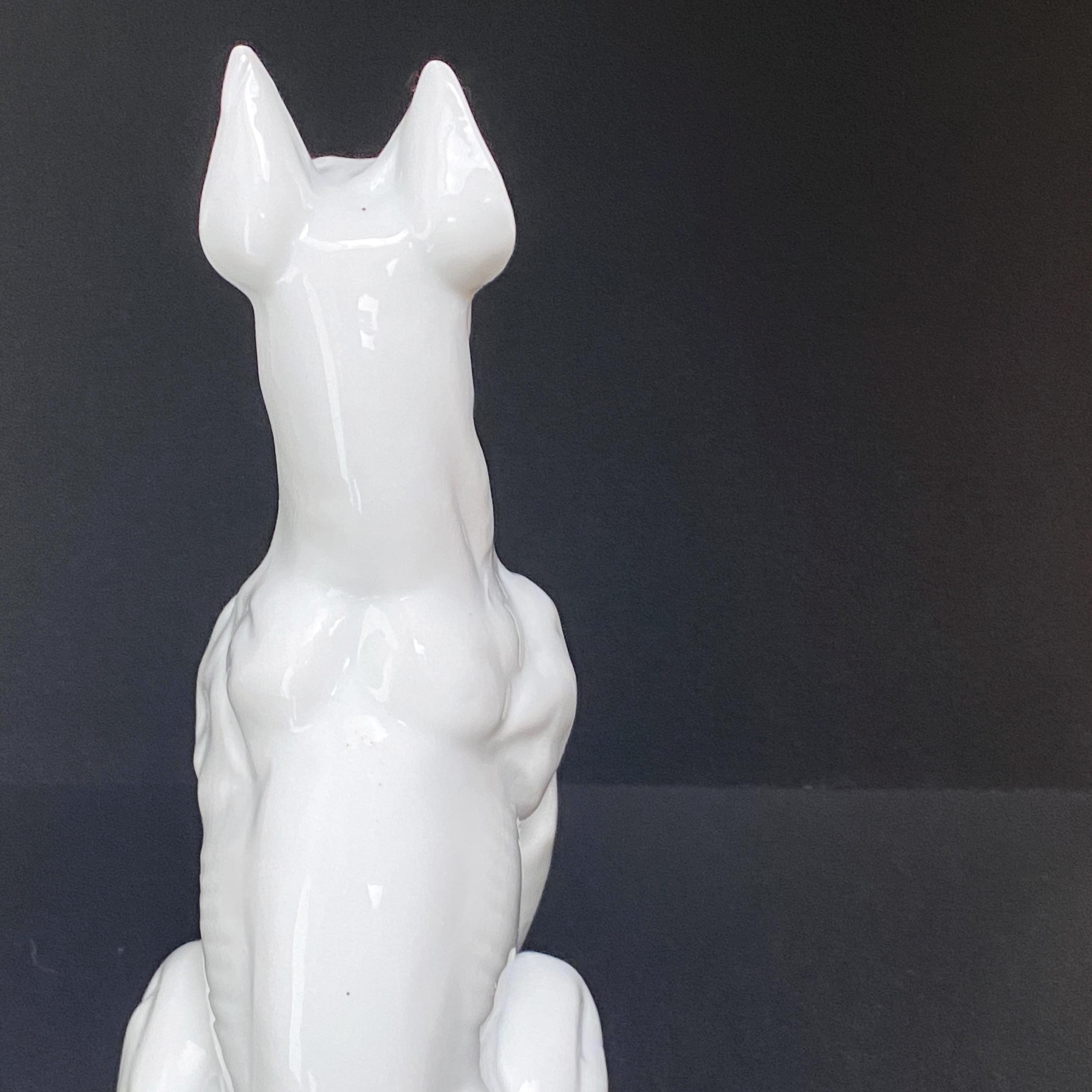 ヴィンテージ白磁製グレート・デーン犬の置物 - 高さ7インチ - 1980