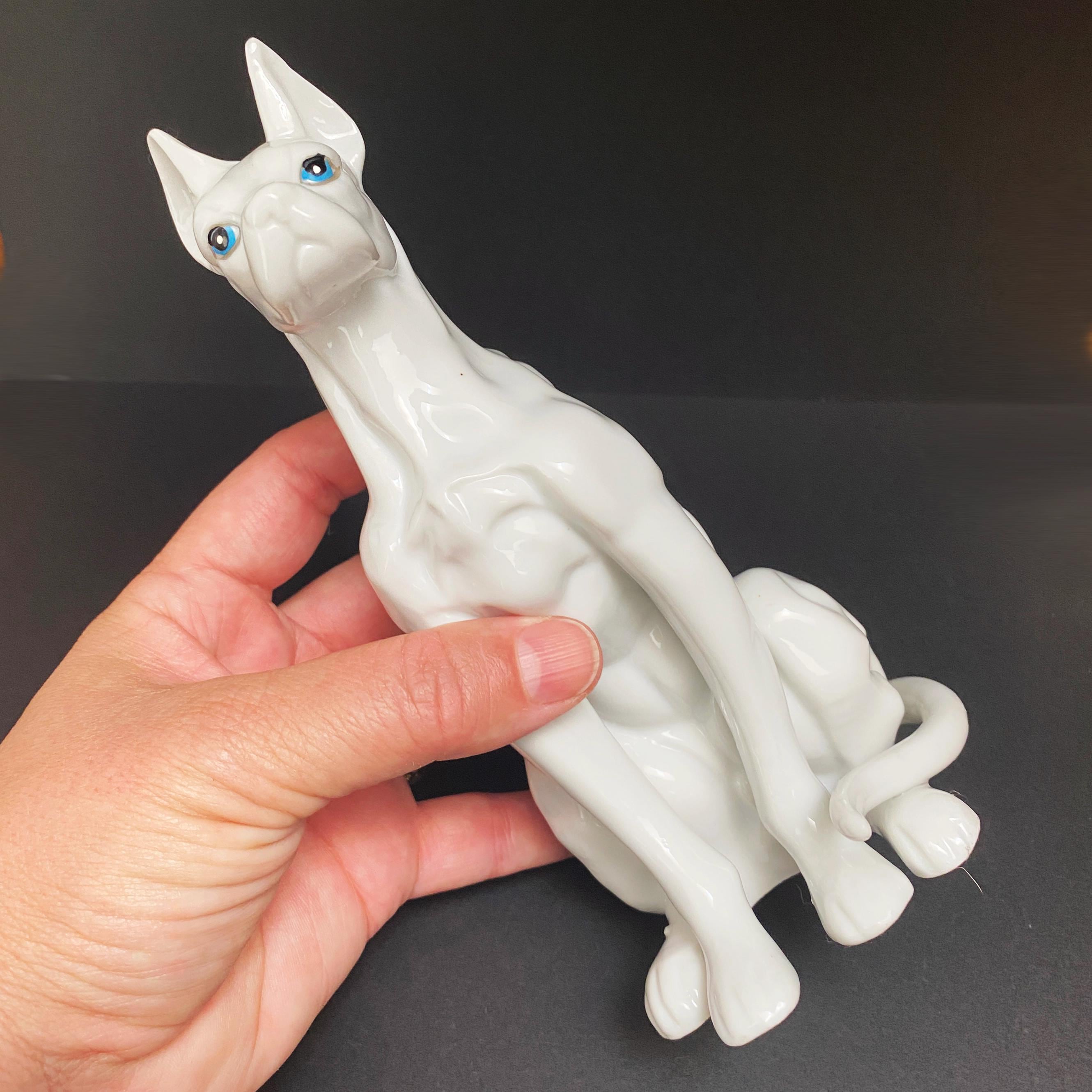 ヴィンテージ白磁製グレート・デーン犬の置物 - 高さ7インチ - 1980