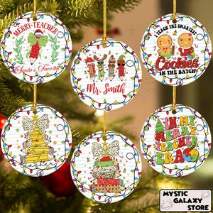 パーソナライズされた先生用オーナメント、先生用クリスマスオーナメント、メリークリスマスツリーデコレーション、教育者へのかわいいクリスマスプレゼント、先生へのギフトアイデア
