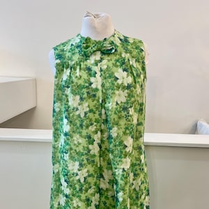 1960s Vintage Cotton Floral Shift Green and White Waist 44&quot; Bust 39&quot;