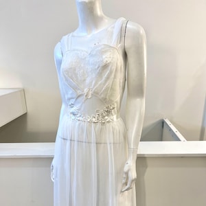 1950s Vintage Nightgown With Femine Satin & Lace Detailing | White | Size Medium,8