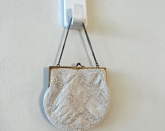 1950s White Beaded Clutch Bag | Kiss Lock Chain Strap Evening Purse