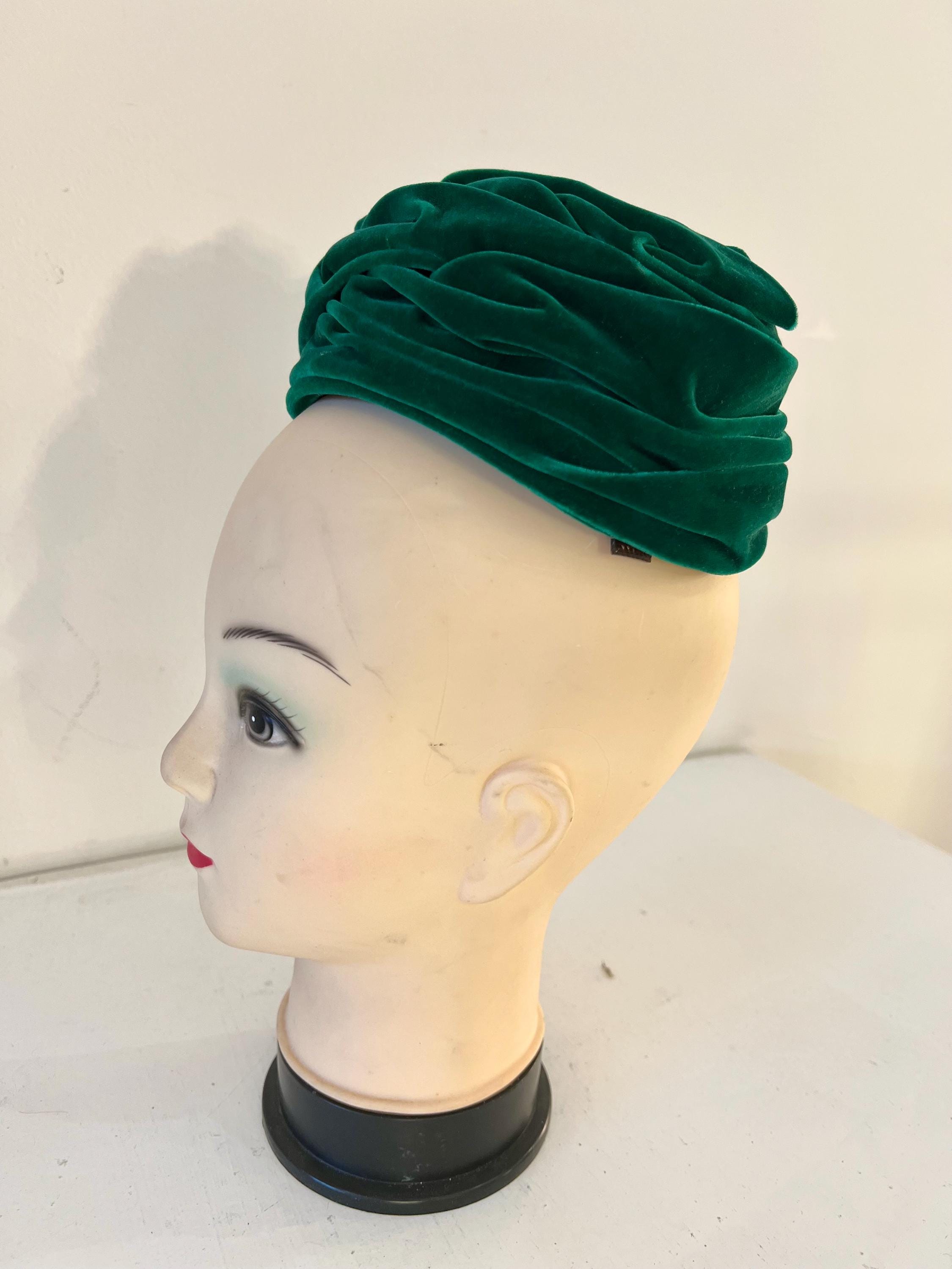 1950s Emerald Green Velvet Pillbox Hat - Mid-century Glamour 