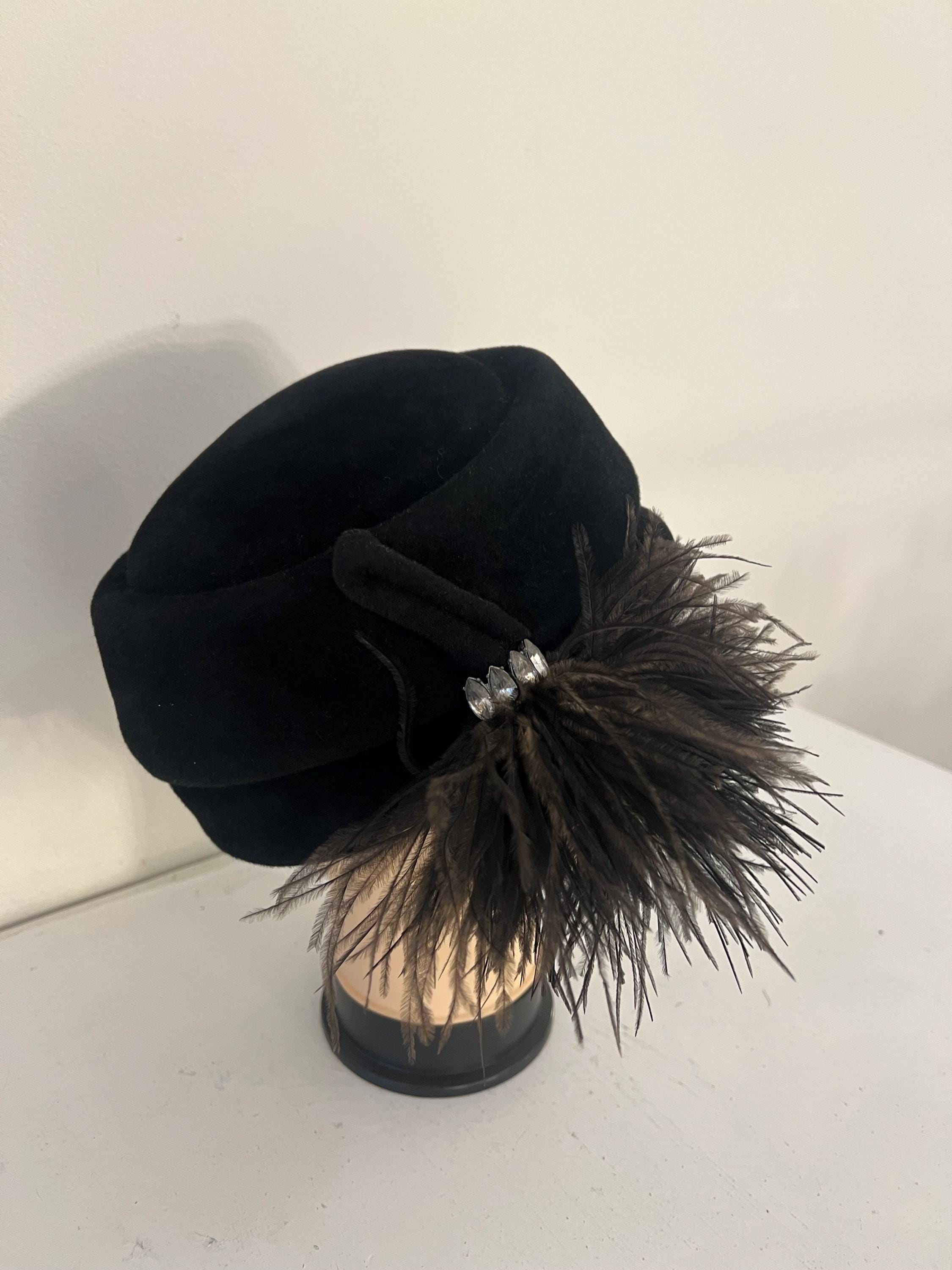 1960s Vintage Black Wool Pillbox Hat With Ostrich Feather  display picture 2