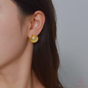 Gold Starfish and Seashell Pearl Earrings Set Ocean-Inspired Statement Studs Unique Beach Themed Jewelry for Women Perfect best friend gift