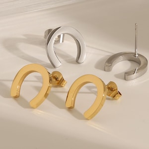 Bold Horseshoe Stud Earrings in Gold and Silver, Contemporary Open-Design for Chic Style, anniversary gift, Personalized Gifts for Mom