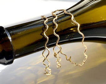 Handgemachtes Kringelarmband aus Draht – verstellbarer, zierlicher, trendiger Schmuck