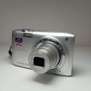Nikon Coolpix S2700 silver camera 16 MP