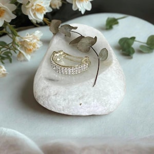 White Marble Soap Dish: Handcrafted Stone Bathroom Accessory