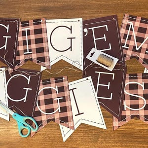 Grande bannière NUMÉRIQUE Gig Em | Drapeau 7 x 9 | Guirlande Aggie | Bruant Gameday | Texas A&M | Décoration de cheminée | Bordeaux | Décoration de fête DIY