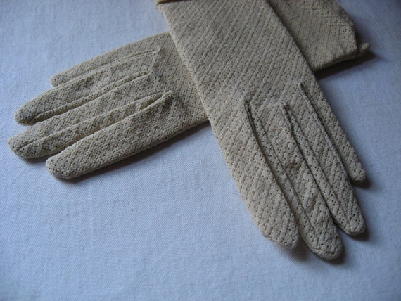 Vintage Off White Polyester Ladies Gloves - image 6