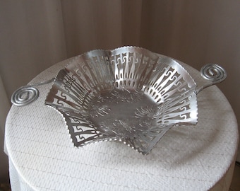 Cesta vintage de aluminio martillado y calado de Farber y Shlevin