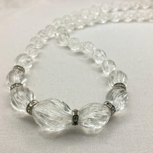 collier vintage de perles rondelles en lucite et strass