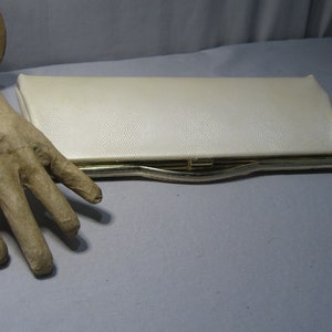 Vintage Off White Lack Clutch