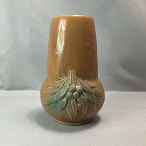 Vintage Mc Coy Vase Berries and Leaves 1930s