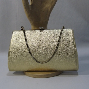 Cartera vintage de vinilo dorado suave