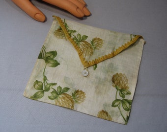 Vintage Golden Clover Pouch