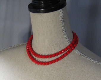 Collier vintage 2 rangs de perles de verre rouge à facettes - 1960