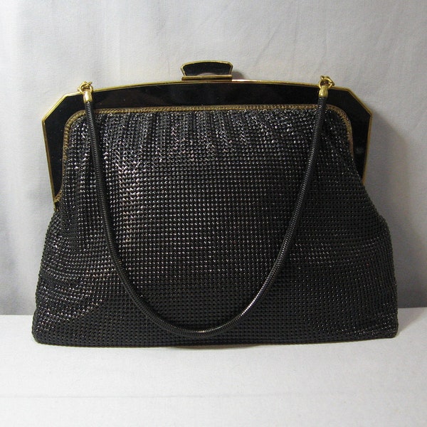 sac à main en maille noire vintage des années 1960