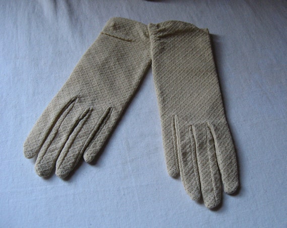 Vintage Off White Polyester Ladies Gloves - image 2