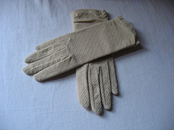 Vintage Off White Polyester Ladies Gloves - image 4