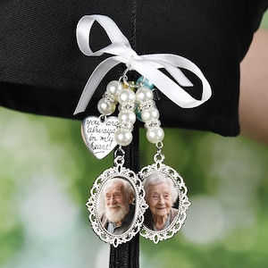 Benutzerdefinierte Abschluss Quaste Foto Charme mit Engelsflügel, Abschluss Foto Geschenk, Gedenk Abschluss Geschenk für sie, Abschlussgeschenk 2025