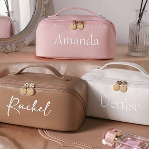 Bestickte Leder Make-up Tasche Personalisiert, Kosmetiktasche mit großer Kapazität, Brautjungfer Make-up Tasche, Weihnachtsgeschenk Frauen, Reise-Aufbewahrungs-Organisator