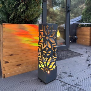 Metal Garden Sculpture Floor Lamp Outdoor Lighting Statue Garden Pillar Industrial Outdoor Light Fixture for Stylish Garden Decor