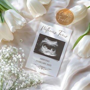 Modèle numérique simple de faire-part de grossesse de jumeaux tulipes bohèmes, fleurs élégantes modifiables pour bébé, faire-part de jumeaux printemps minimaliste