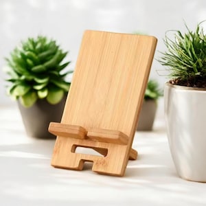 Simple wooden smartphone holder