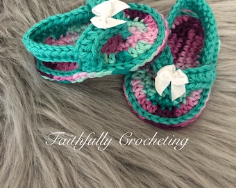 Newborn girl sandals, baby flip flops, ready to ship, crocheted baby shoes, beach shoes, summer sandals, baby shower gift