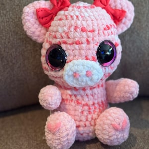Pig plushie, baby pig amigurumi, plush farm animal, ready to ship, Valentine&#39;s Day gift, pink pig plushie, removable bows