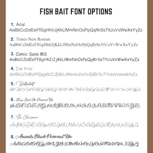 Pode incluir: Um fundo castanho exibe oito op&ccedil;&otilde;es de fonte para "FISH BAIT". Cada fonte &eacute; mostrada com seu nome e uma amostra do alfabeto. As fontes incluem Arial, Times New Roman, Comic Sans MS, Ink Free, Betterlett, Lucy Said Ok Personal Use, The Chairman e Ananda Black Personal Use.