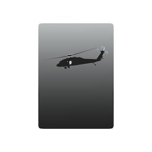 Elegantes naipes de póker UH-60 Blackhawk con diseño de as de picas, regalo para amantes de los juegos de cartas, accesorio elegante para una noche de juegos.