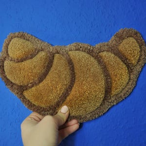 Croissant-shaped rug | Small bread-shaped rug | Handmade wall decor | Kitchen decor | Coaster | Unique item