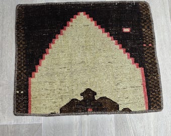ハンドメイドヴィンテージウシャックラグ：正方形トルコ製玄関マット