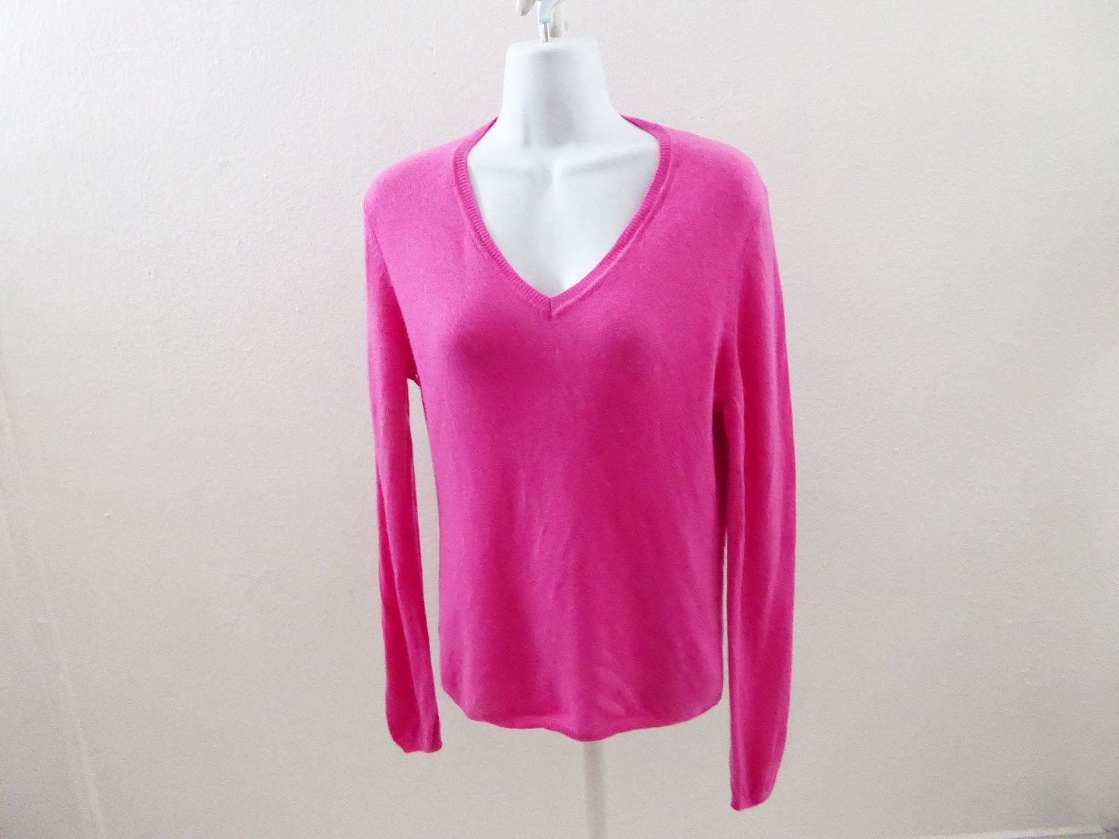 100% Cashmere Sweater Size M Bright Pink V Neck Womens 40 | Etsy