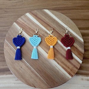 Porte-clés cœur en macramé, bijou de sac, cadeau, bohème, cadeau invité, cadeau fête des mères, fait main, corde 100% coton.