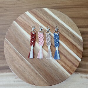 Porte-clés en macramé, bijou de sac, cadeau, bohème, cadeau invité, cadeau fête des mères, cadeau noël, corde 100% coton, fait main