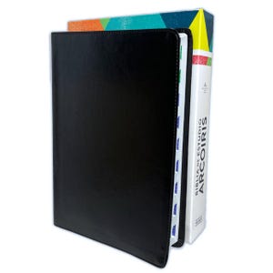 May include: A black leather-bound Bible with color-coded page dividers. The spine of the Bible is visible, along with a white book with the text "Biblia de Estudio Arcoiris". The book has a colorful geometric design on the top.